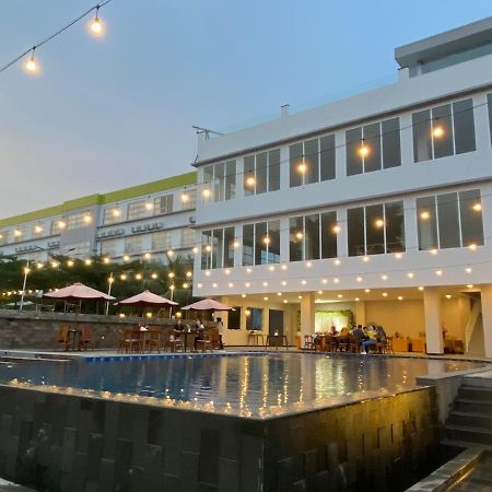 Airish Hotel Palembang Exterior foto