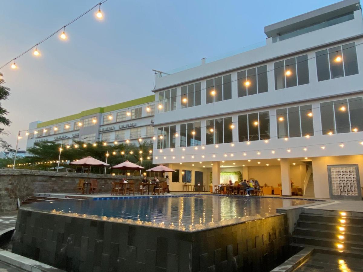 Airish Hotel Palembang Exterior foto
