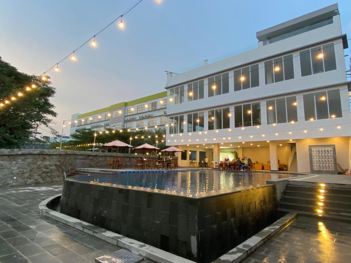 Airish Hotel Palembang Exterior foto