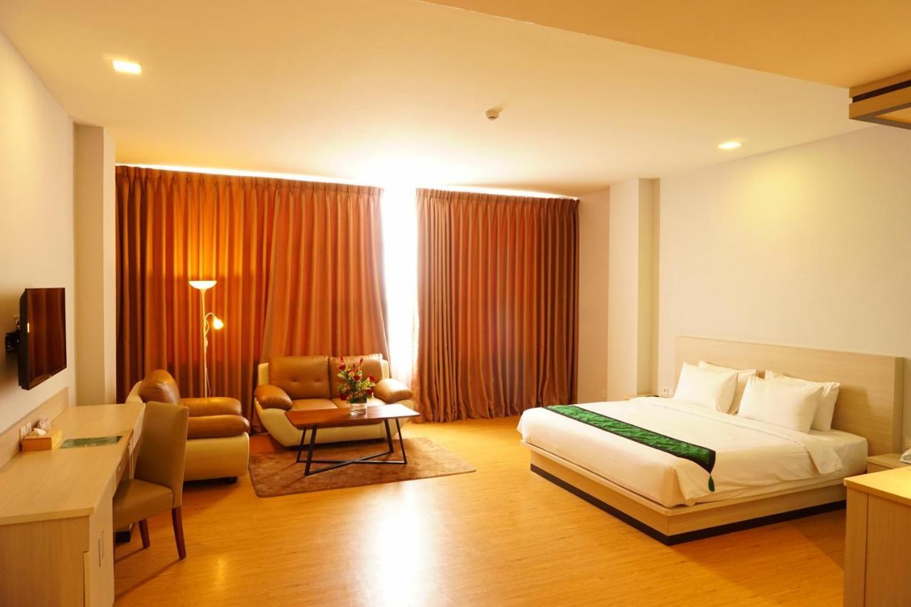 Airish Hotel Palembang Exterior foto