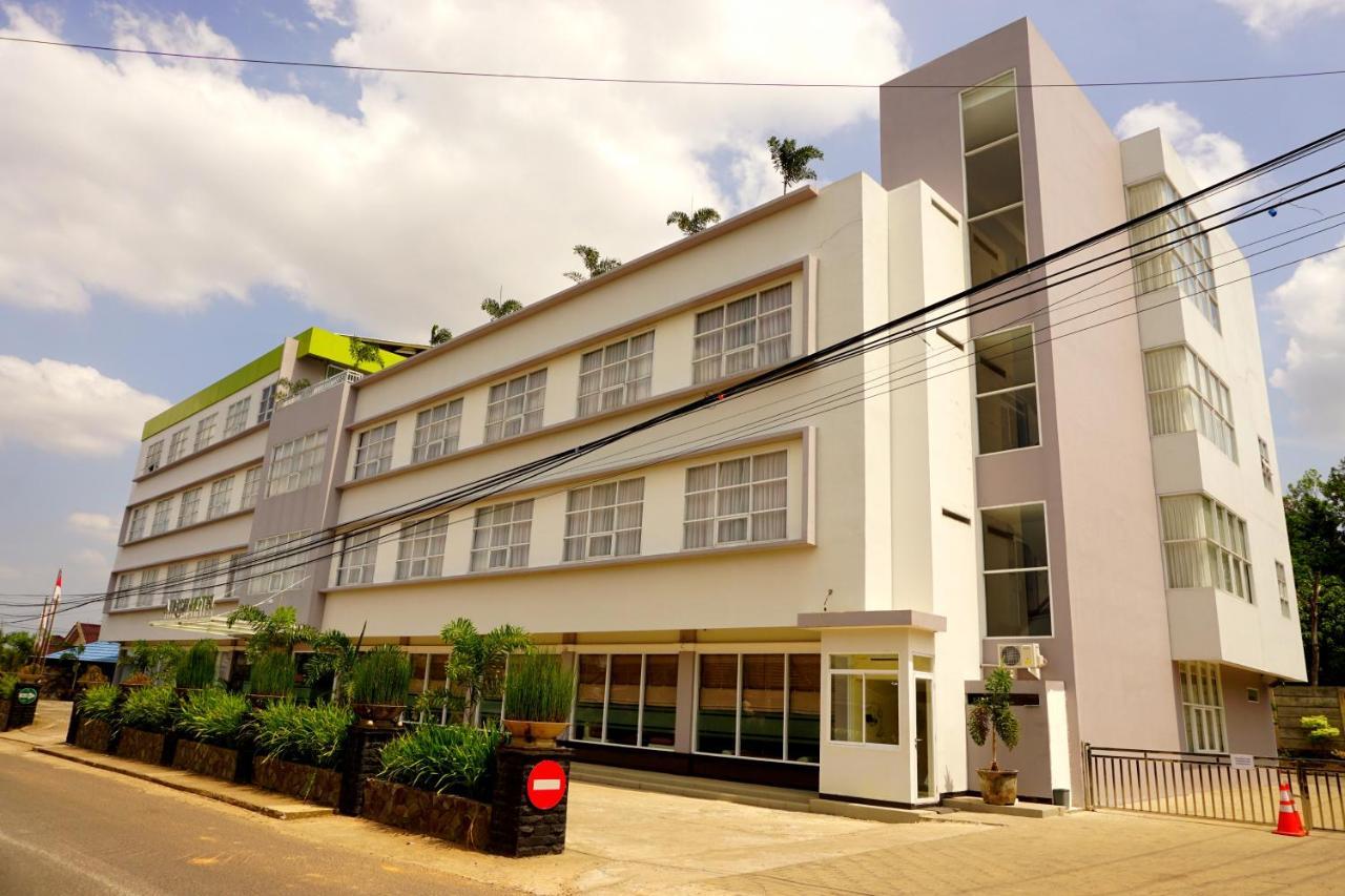 Airish Hotel Palembang Exterior foto