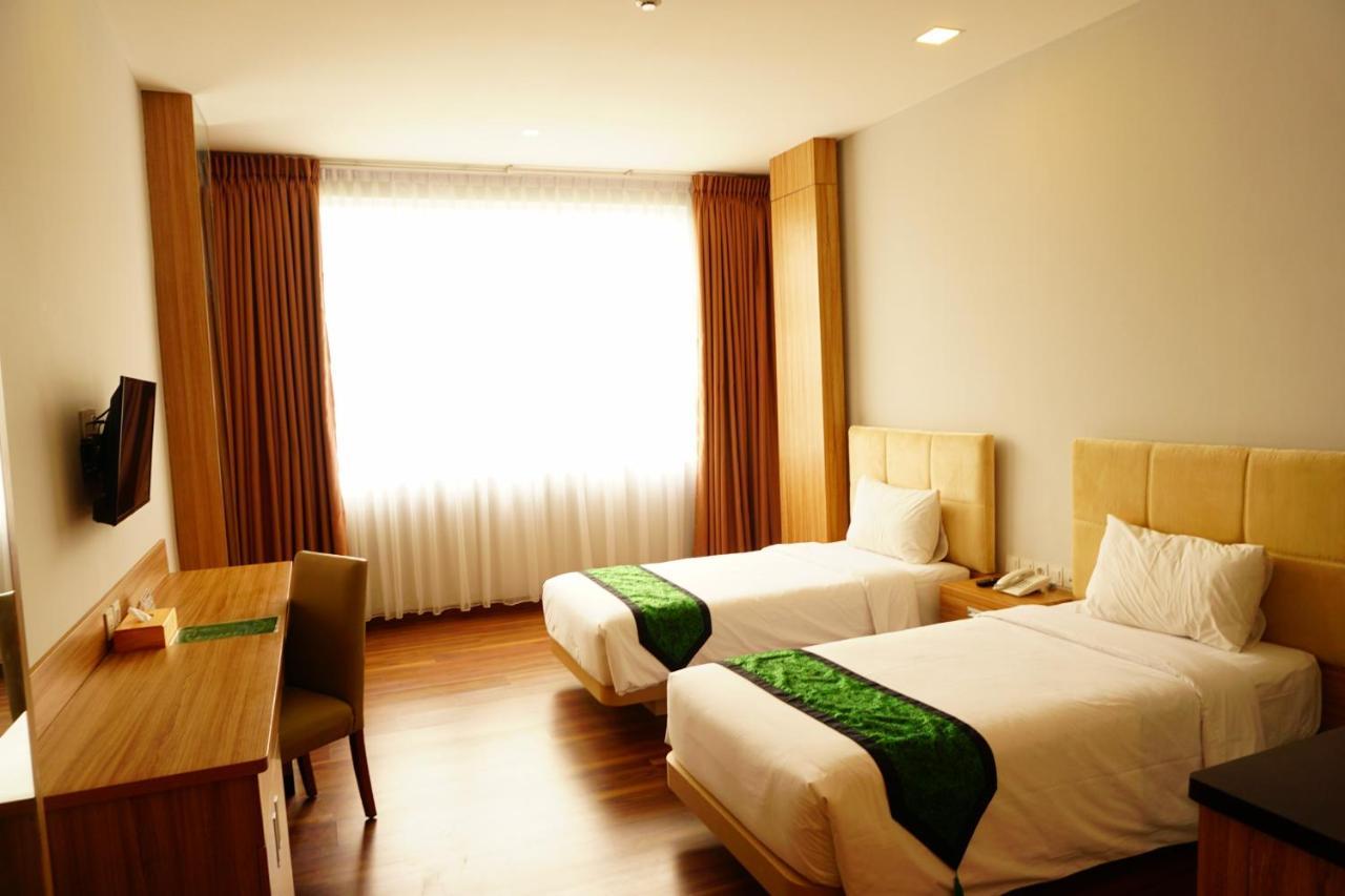 Airish Hotel Palembang Exterior foto