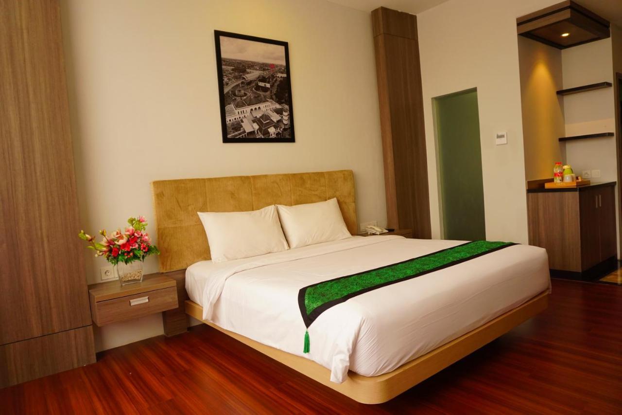 Airish Hotel Palembang Exterior foto