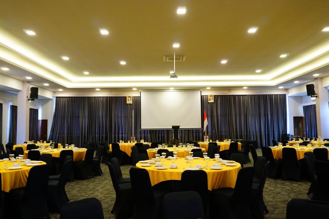 Airish Hotel Palembang Exterior foto
