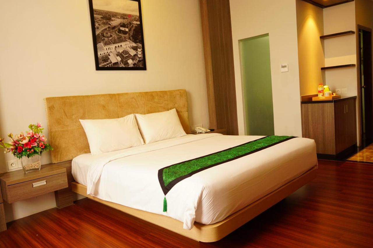 Airish Hotel Palembang Exterior foto
